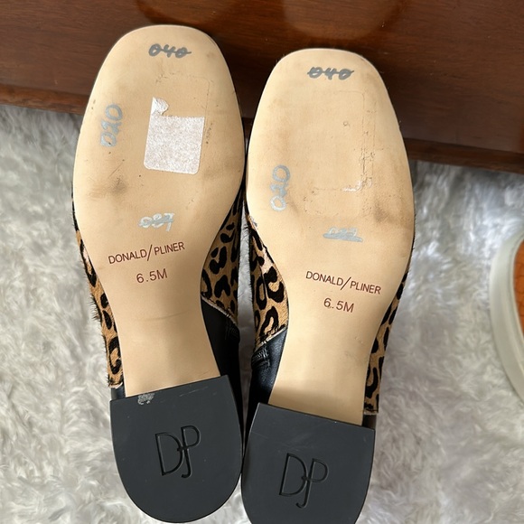 Donald Pliner booties - Picture 4 of 4